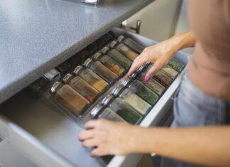 7 спецій, які зменшують здуття живота, а також спецій, яких слід уникати