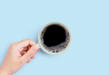 Чому кава може викликати нудоту
