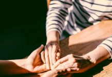 Сила співчуття: чому це важливо та як розвивати її щодня