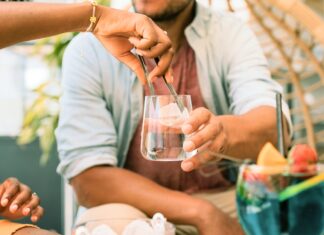 5 způsobů, jak zdvořile odmítnout alkohol bez vysvětlení