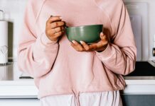 Оптимальний час прийому їжі для травлення та енергії