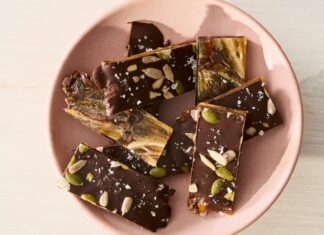 El estimulante perfecto para la tarde: nutritivo chocolate amargo y corteza de semilla de calabaza