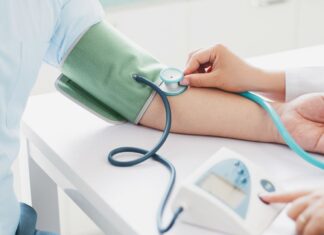 Gérer l’hypertension associée à la sclérose en plaques : pourquoi la tension artérielle est importante pour la santé du cerveau