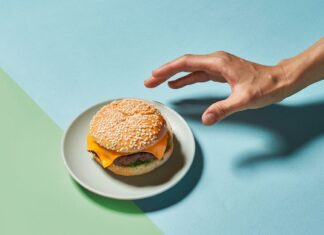 Compreendendo a alimentação emocional: identificando os sinais de alerta e encontrando o equilíbrio