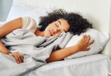 Скільки вам насправді потрібно спати і чи шкідливо спати занадто багато?