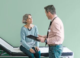 De menopauze is echt: waarom vrouwen worden ontslagen door het medische systeem