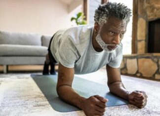 Wie man eine Planke macht: Die richtige Form für Rumpfstärke und Körperhaltung