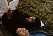 60 глубоких тем для разговора, которые помогут зажечь настоящую связь — Calm Blog